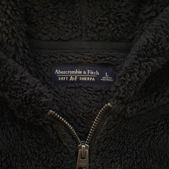 Black Abercrombie & Finch Sherpa - Picture 2 of 3